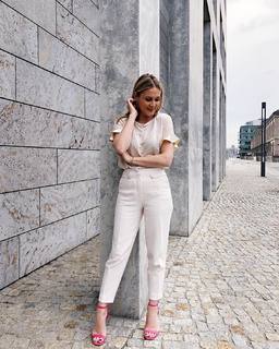 Alina Merkau feet photo thumbnail