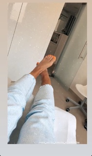 Klaudia Halejcio feet photo thumbnail