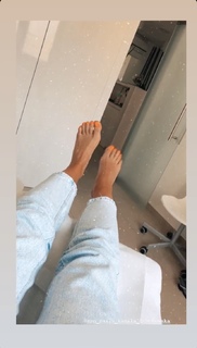 Klaudia Halejcio feet photo thumbnail