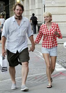 Anna Faris feet photo thumbnail