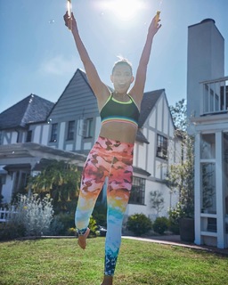 Kate Hudson feet photo thumbnail