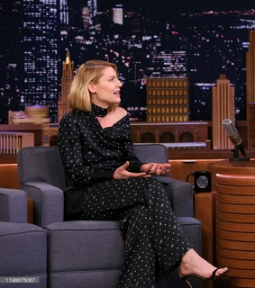 Claire Danes feet photo thumbnail