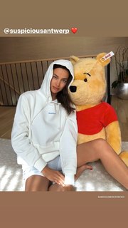 Irina Shayk feet photo thumbnail