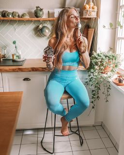 Lola Weippert feet photo thumbnail