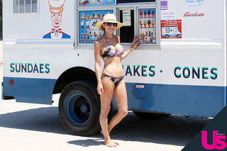 Bethenny Frankel feet photo thumbnail
