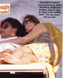 Elizabeth Hurley feet photo thumbnail