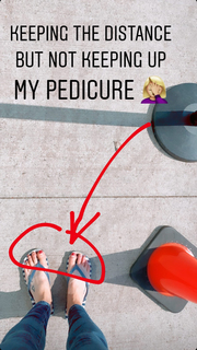 Laura Vandervoort feet photo thumbnail