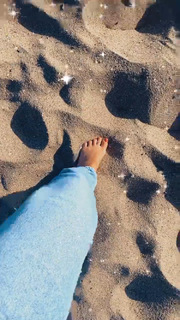Addison Rae feet photo thumbnail