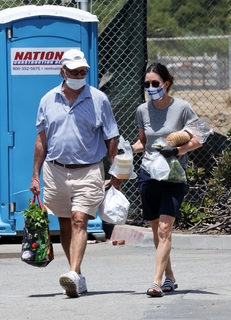 Courteney Cox feet photo thumbnail