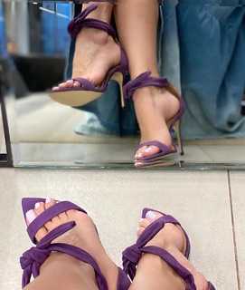 Cláudia Citroni feet photo thumbnail