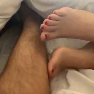 Natalie Noel Mariduena feet photo thumbnail