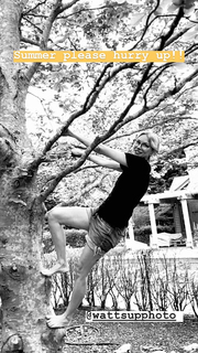 Naomi Watts feet photo thumbnail