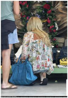 Lindsay Lohan feet photo thumbnail