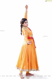Shriya Saran feet photo thumbnail