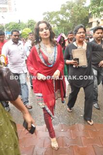 Kangana Ranaut feet photo thumbnail