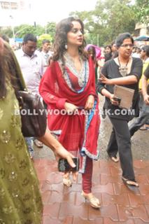 Kangana Ranaut feet photo thumbnail