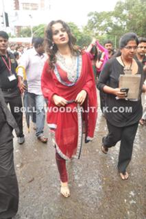 Kangana Ranaut feet photo thumbnail