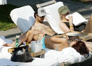Lindsay Lohan feet photo thumbnail
