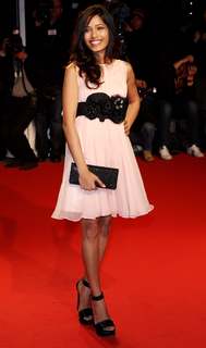 Freida Pinto feet photo thumbnail