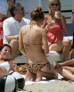 Lindsay Lohan feet photo thumbnail