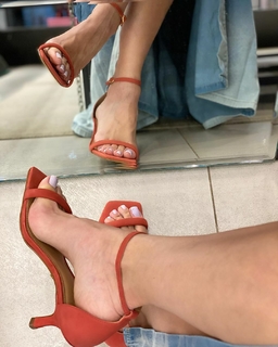 Cláudia Citroni feet photo thumbnail