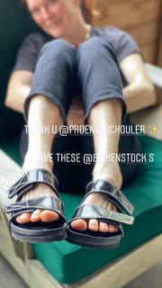 Julianne Moore feet photo thumbnail