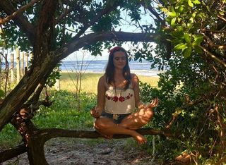 Juliana Paiva feet photo thumbnail