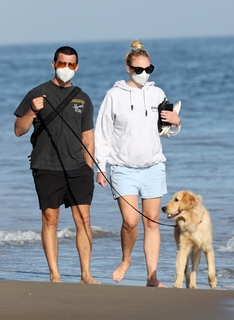 Sophie Turner feet photo thumbnail
