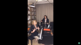 Delta Goodrem feet photo thumbnail