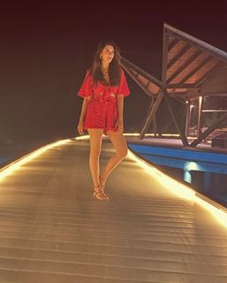 Hansika Motwani feet photo thumbnail