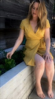 Alicia Silverstone feet photo thumbnail