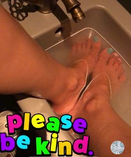 Caterina Balivo feet photo thumbnail