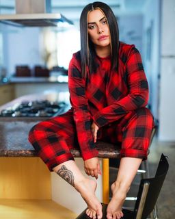 Cleo feet photo thumbnail