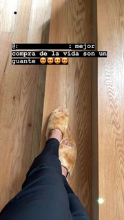 Tania Rincón feet photo thumbnail