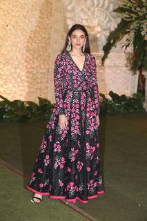 Aditi Rao Hydari feet photo thumbnail