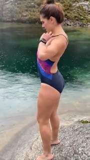 Tania Rincón feet photo thumbnail