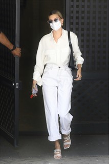 Hailey Bieber feet photo thumbnail