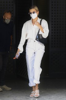Hailey Bieber feet photo thumbnail