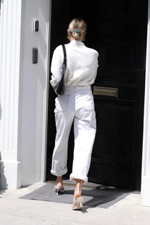Hailey Bieber feet photo thumbnail