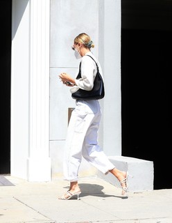 Hailey Bieber feet photo thumbnail