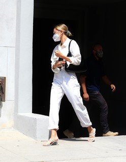 Hailey Bieber feet photo thumbnail