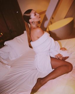 Marina Ruy Barbosa feet photo thumbnail
