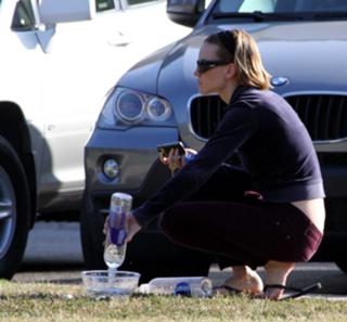 Hilary Swank feet photo thumbnail