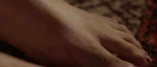 Emilia Clarke feet photo thumbnail