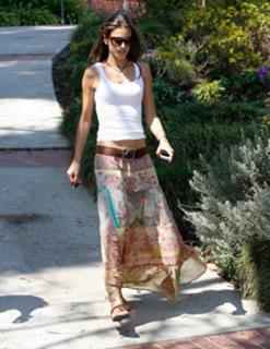 Alessandra Ambrosio feet photo thumbnail