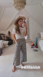 Jessie James Decker feet photo thumbnail