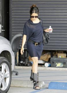 Salma Hayek feet photo thumbnail
