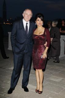 Salma Hayek feet photo thumbnail