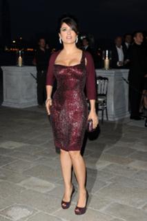 Salma Hayek feet photo thumbnail