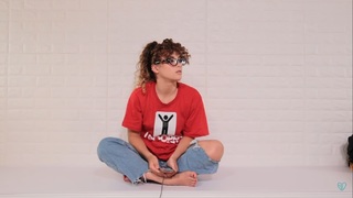 Sofie Dossi feet photo thumbnail